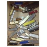 Group of over 30 assorted folding knives-