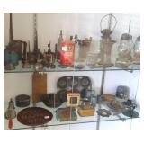 Group small lanterns & oil cans