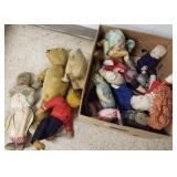 Group incl. early bears, cloth dolls, etc