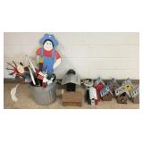 Group of bird houses, wooden vintage yard art, etc