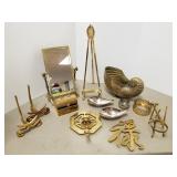 Group brass, etc. incl. mirror, easel, etc.