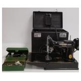 Singer featherweight sewing machine in case