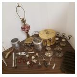Group incl. lamp, silverplate, cornbread pan,