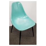 Mid-century molded chair with metal legs