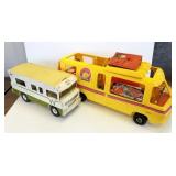 Tonka Winnebago camper & Barbie camper - approx.