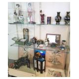 Group of Oriental items- mini screen, dolls,