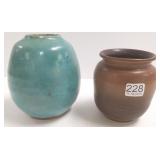 UND throw pot signed Cable & Jugtown NC