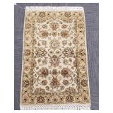 Small India wool woven rug: 24 1/2'x 40 1/2'