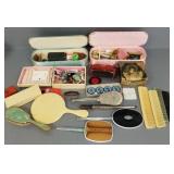 Gp vintage dresser items incl bakelite, celluloid,