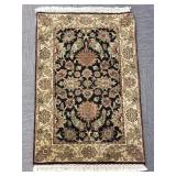 Small Agra pattern wool woven rug: 25'x 39'