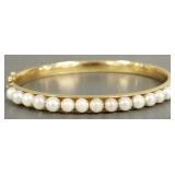 14k gold hinged bracelet s/w 5mm pearls: 13.4g,