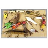 12 vintage fishing lures incl Heddon (some
