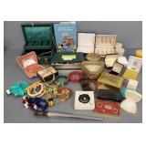 Gp. vintage jewelry & dresser top items incl