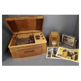 Gp incl vintage phonograph/ radio, replica radio &