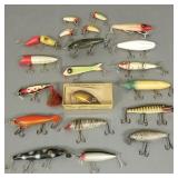20 vintage fishing lures incl Heddon side hooks,