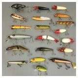 20 vintage fishing lures incl Heddon, etc: