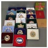 Gp  White House Christmas ornaments in boxes-