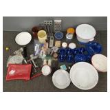 Gp vintage kitchenware incl enamelware, tins,