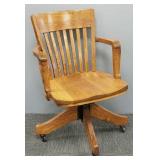 Antique oak swivel office chair: 34'H 22'W 19'D