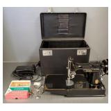 Singer Featherweight in case- working, S# AK106908
