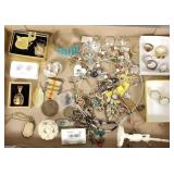 Gp. estate jewelry incl. rings, pins, cuff etc