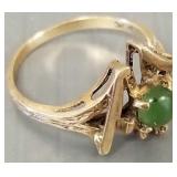 10k gold ring s/w jade- 2g, size 6