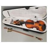 Mendini by Cecilio 3/4 violin with bow in case