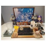 Group MN Vikings collectibles incl bottles, ice