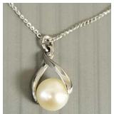 14K white gold & pearl pendant/ necklace- 1.7g;