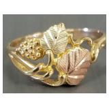 10k black hills gold ring: 2.0g, size 7