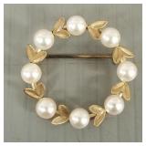 14k gold circle pin s/w pearls- 3.6g, 1" diam