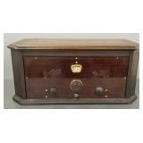 Northome De Luxe Six radio (lacking tubes)-