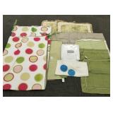 Gp of bed & bath linens, etc.- many are Robb &