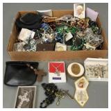 Lg Gp vintage religious items incl many rosaries,