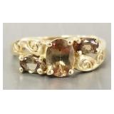 10k gold 3-stone ring: 2.1g, size 6 3/4