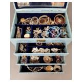 Collection vintage, etc. costume jewelry in