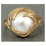 10K gold & mabe pearl ring- 4.6g; size 8