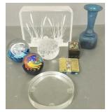 Group incl art glass paperweights, Russian lacquer