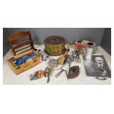 Group vintage kitchenalia incl cake tin, cookie