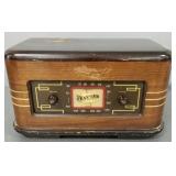 Vintage Deco "Trav-Ler" radio- 7 1/2"H 13"W