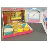 Barbie case & Francie Home w/ 2 dolls