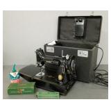 Singer 221 featherweight sewing machine- working