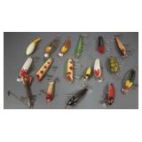 17 vintage fishing lures incl Heddon Basseret