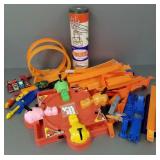 Gp toys incl Hot Wheels track w/ some cars, Hungry