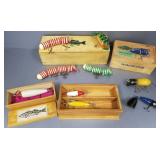 10 wooden fishing lures incl side hook -