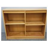 Mod veneered bookshelf w/ 2 adjustible shelves -