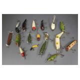 17 vintage fishing lures incl side hooks, Heddon,