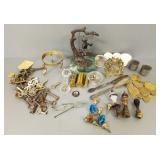 Gp small collectibles incl bronze figures, keys,
