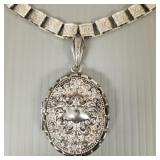 Victorian locket on 18"L chain