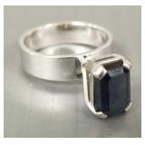 18K white gold ring s/w blue sapphire- 6.0g